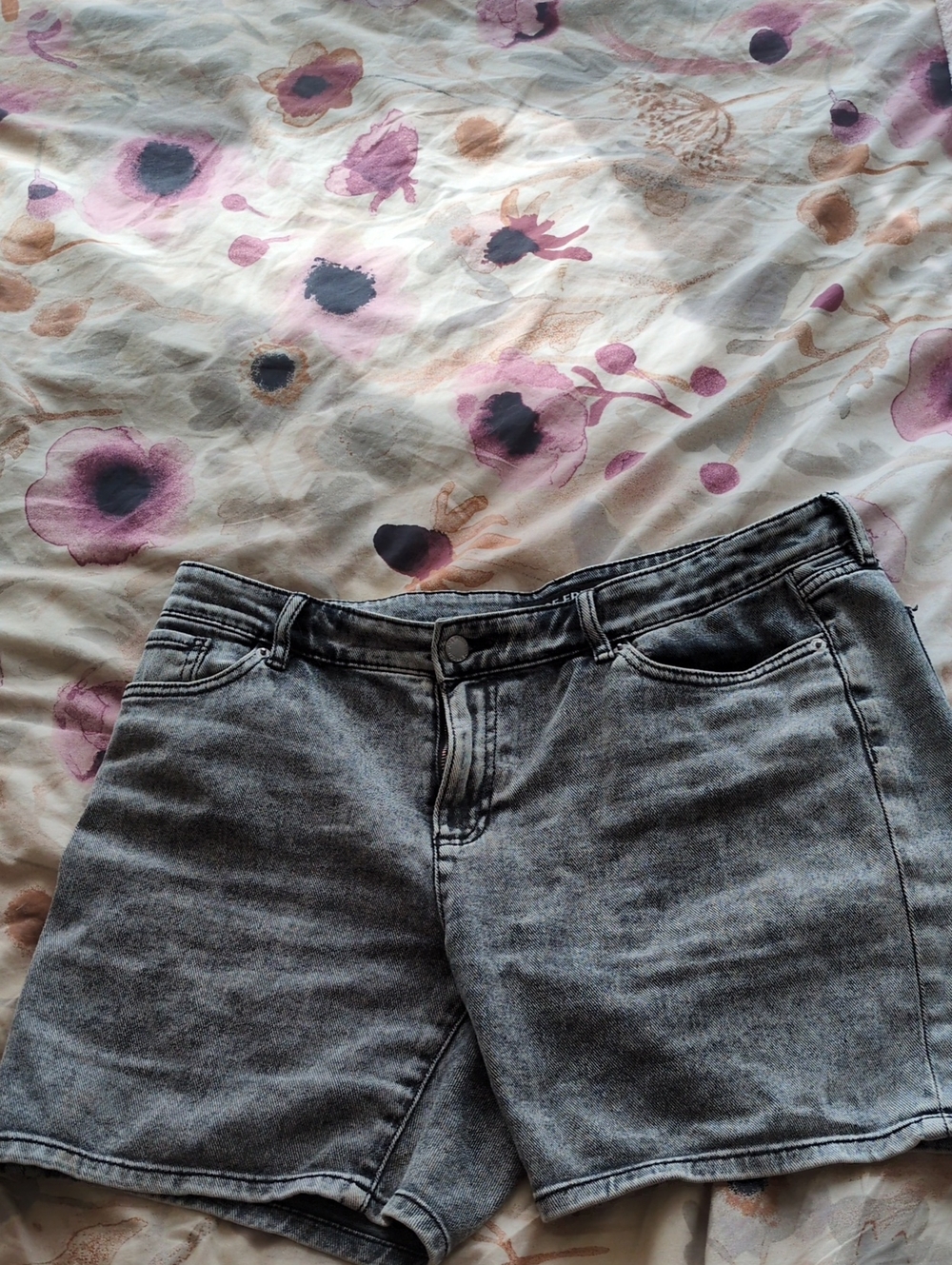 Joe Fresh Classic High-Waist Women's Grey Denim Shorts Size 16